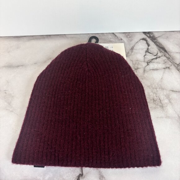 Vuori Manchester Beanie Unisex Ruby Red Purple Wool Cashmere Unisex OSFA NWT - Picture 2 of 4